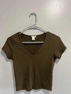 SOLD - Ava & Viv Olive Ribbed V-Neck Short Sleeve Top